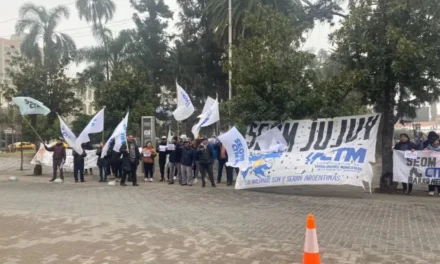 Jujuy: El gremio SEOM realizó un banderazo en reclamo de mejores salarios